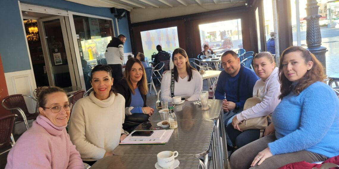 Padres y madres de Benalmádena se unen para protestar contra la masificación de las aulas