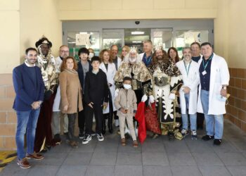 Los niños del Hospital Costa del Sol reciben la visita de los Reyes Magos