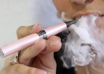 El Gobierno prohíbe la venta de cigarrillos electrónicos con aromas