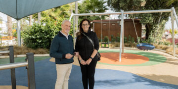 Vero consigue su objetivo: El Ayuntamiento se compromete a poner un columpio adaptado en unas semanas