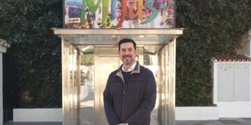 El ascensor panorámico de la Plaza Virgen de la Peña de Mijas Pueblo vuelve a funcionar