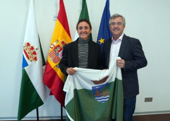 García Urbano recibe a la regatista esteponera Ana Moncada