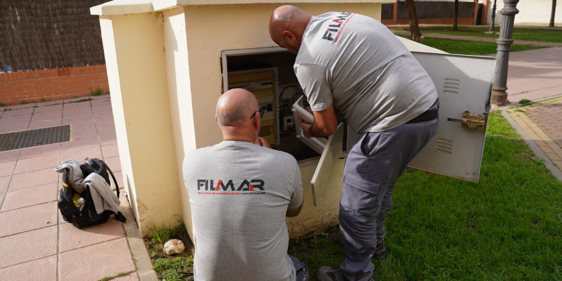 Estepona ultima los trabajos para reducir en un 30 por ciento el consumo eléctrico en el alumbrado público