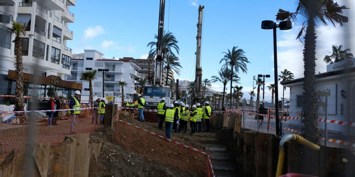 Avanzan las obras del nuevo colector de saneamiento integral en Fuengirola con una inversión de más de 7 millones de euros