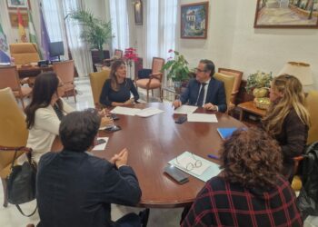 Junta y Ayuntamiento acuerdan la renovación del convenio del CADE de Mijas