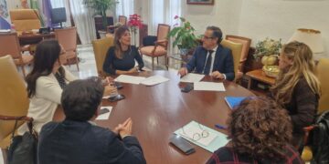 Junta y Ayuntamiento acuerdan la renovación del convenio del CADE de Mijas