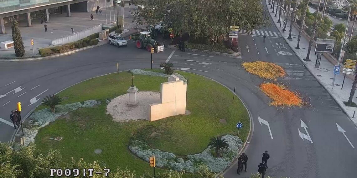 Tractores por las protestas se concentran en acceso a puerto por San Andrés e interrumpen tráfico en eje litoral
