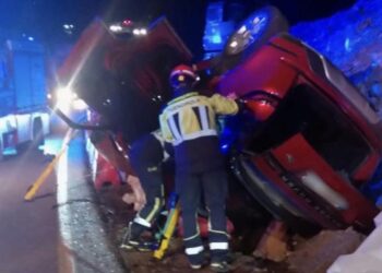 Una mujer de 32 años herida tras la colisión de dos vehículos en Fuengirola