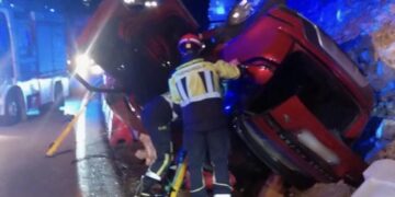 Una mujer de 32 años herida tras la colisión de dos vehículos en Fuengirola