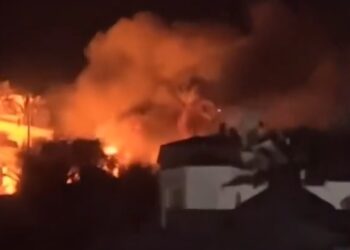 Arde una cabaña en la calle Centauro en Calahonda