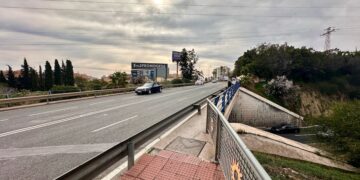 Fuengirola inicia las obras de creación de pasarelas peatonales en la autovía para mejorar los accesos a La Calerita