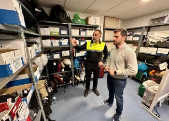 La Policía Local de Fuengirola entregó 614 objetos perdidos a sus propietarios en 2023