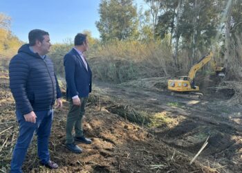 Mijas limpia más de siete kilómetros de cauces de arroyos para prevenir incendios e inundaciones