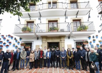 Marbella muestra  su «solidaridad y cariño» a la Guardia Civil tras la muerte de los dos agentes en Barbate
