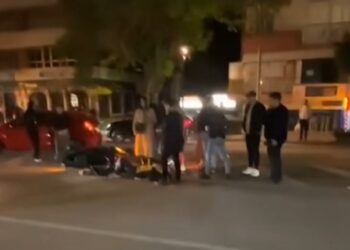 Trasladado al hospital un motorista herido tras colisionar con un turismo en Marbella