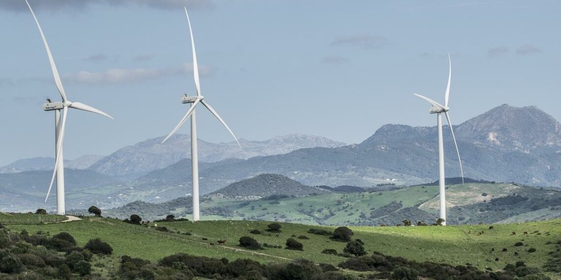 Casares se planta contra la instalación masiva y sin planificación de proyectos renovables