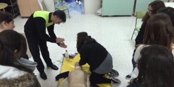 Policías Locales de Benalmádena salvan la vida a un niño de seis años con la maniobra de Heimlich