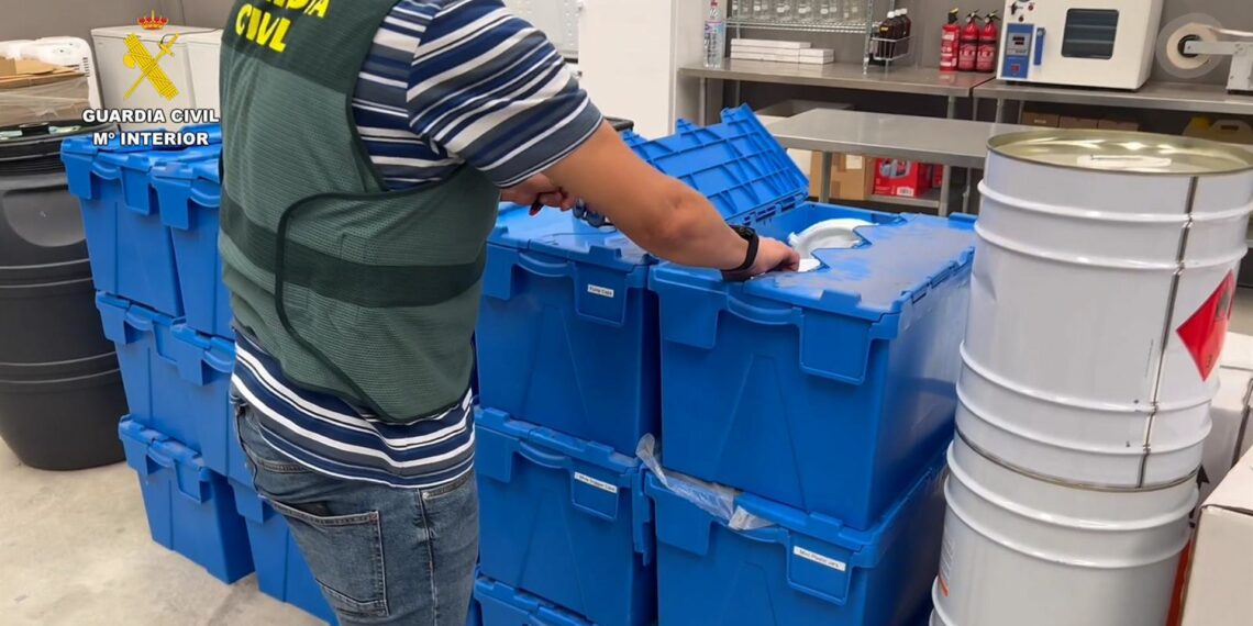 Desmantelan en Manilva un laboratorio clandestino de productos derivados del cannabis
