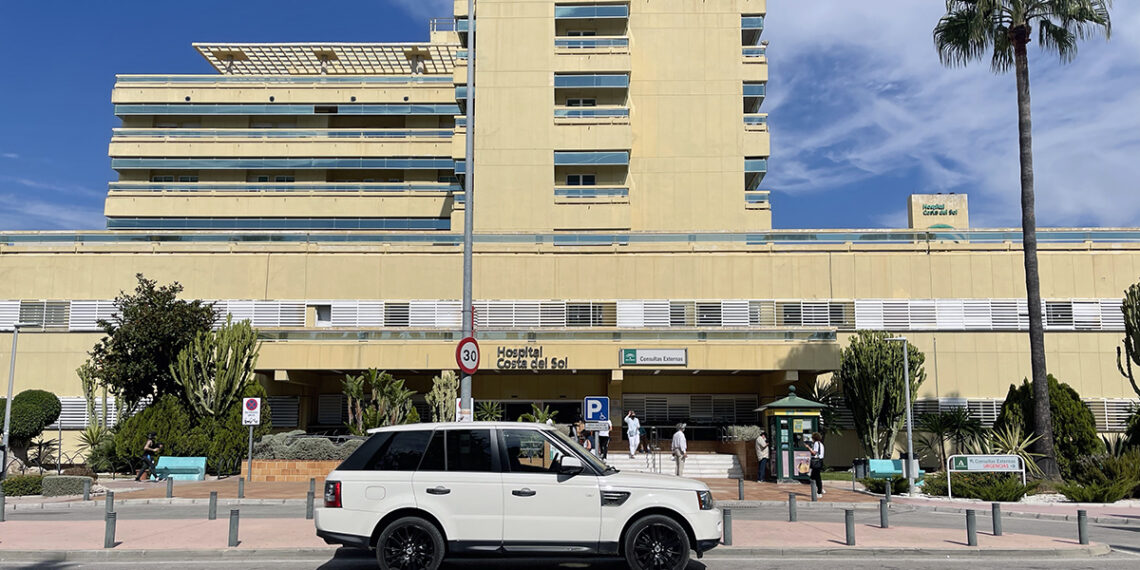 Una mujer con cáncer de útero denuncia al Costa del Sol tras 4 meses esperando una operación «preferente»