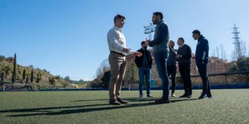 Sale a licitación la sustitución del césped artificial del campo de fútbol Luis Teruel