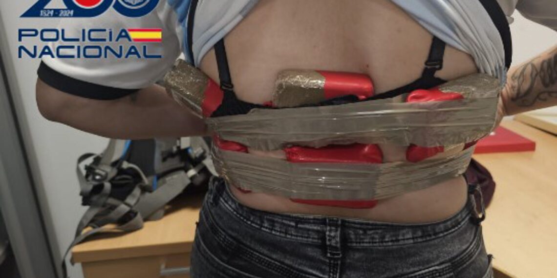 Detenida una mujer que pretendía viaja a Málaga con 1.500 gramos de hachís adheridos al cuerpo