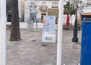 Benalmádena pide responsabilidad ante la sequía mediante paneles informativos en la vía pública