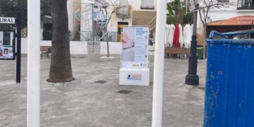 Benalmádena pide responsabilidad ante la sequía mediante paneles informativos en la vía pública