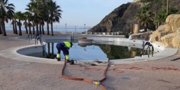 Otro hotel de Benalmádena cede el agua de su piscina al Ayuntamiento