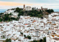 Dos pueblos costasoleños entre los más bonitos de la ‘Málaga blanca’, según National Geographic