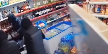 Un violento robo en un bazar de Arroyo de la Miel se salda con un menor detenido