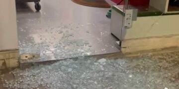 Un nuevo robo en el centro aviva la preocupación entre los comerciantes de Estepona