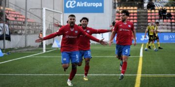 El CD Estepona ofrece su mejor cara ante el CD San Roque de Lepe