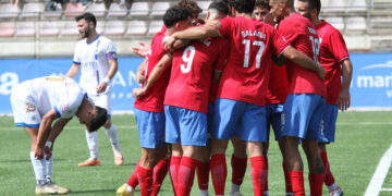 El CD Estepona alcanza tres importantes puntos ante el Vélez