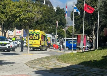 Un hombre trasladado al hospital tras haberle realizado el RCP después de una colisión con otro vehículo en Fuengirola
