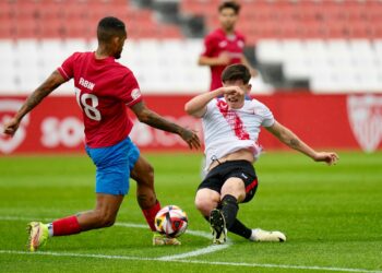 El CD Estepona vuelve de Sevilla sin puntuar (1-0)