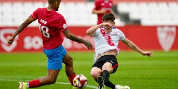 El CD Estepona vuelve de Sevilla sin puntuar (1-0)