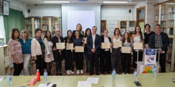 El alcalde de Benalmádena asiste al V Torneo de Debates celebrado en el IES Arroyo de la Miel