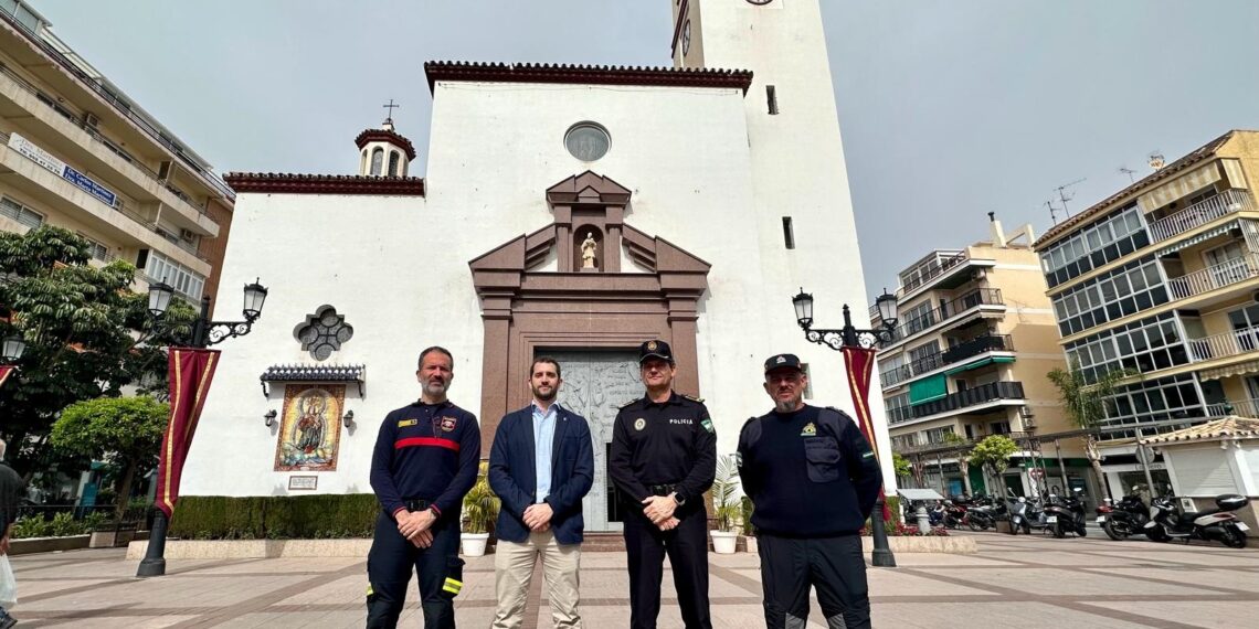 Más de 120 efectivos de Policía Local, Bomberos y Protección Civil componen el dispositivo de seguridad de Semana Santa en Fuengirola