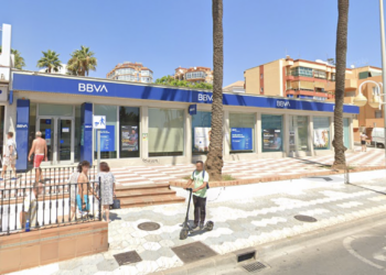 Investigan el atraco a un banco en Benalmádena del que se llevaron un botín de 200.000 euros
