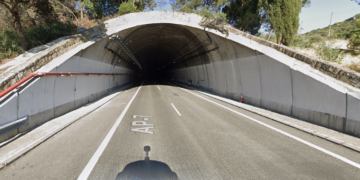 Arde un vehículo en el túnel de la AP-7 en el término municipal de Casares