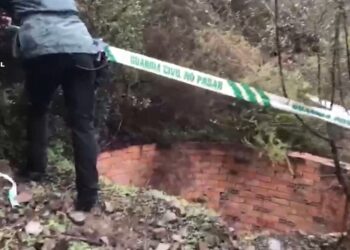 La Guardia Civil precinta un pozo peligroso en la localidad de Estepona