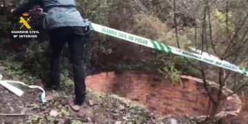 La Guardia Civil precinta un pozo peligroso en la localidad de Estepona