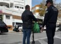 Los controles de Policía Local a patinetes se saldan con más de 25 sanciones por circular por aceras o de manera negligente