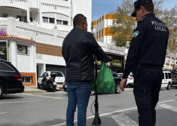 Los controles de Policía Local a patinetes se saldan con más de 25 sanciones por circular por aceras o de manera negligente
