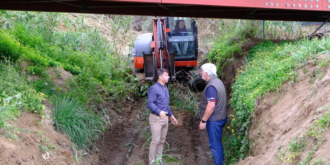 El Ayuntamiento de Marbella desbroza más de 300.000 metros de arroyos y parcelas