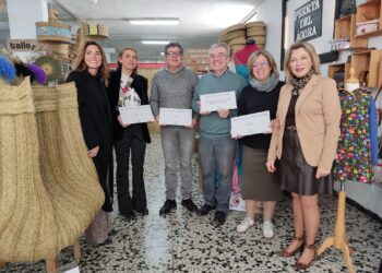 Empleo entrega las placas identificativas a cuatro nuevos talleres adheridos a la Zona de Interés Artesanal de Mijas