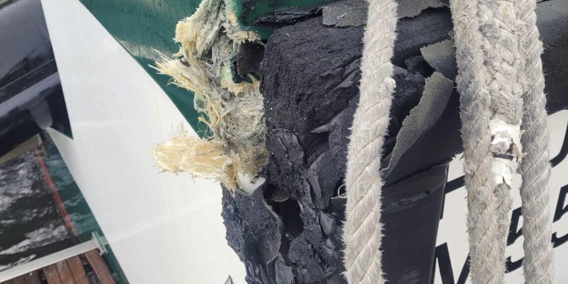 Una narcolancha embiste a una patrullera de la Guardia Civil en Manilva