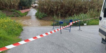Prohibido el paso a ríos y arroyos de Estepona tras las fuertes lluvias