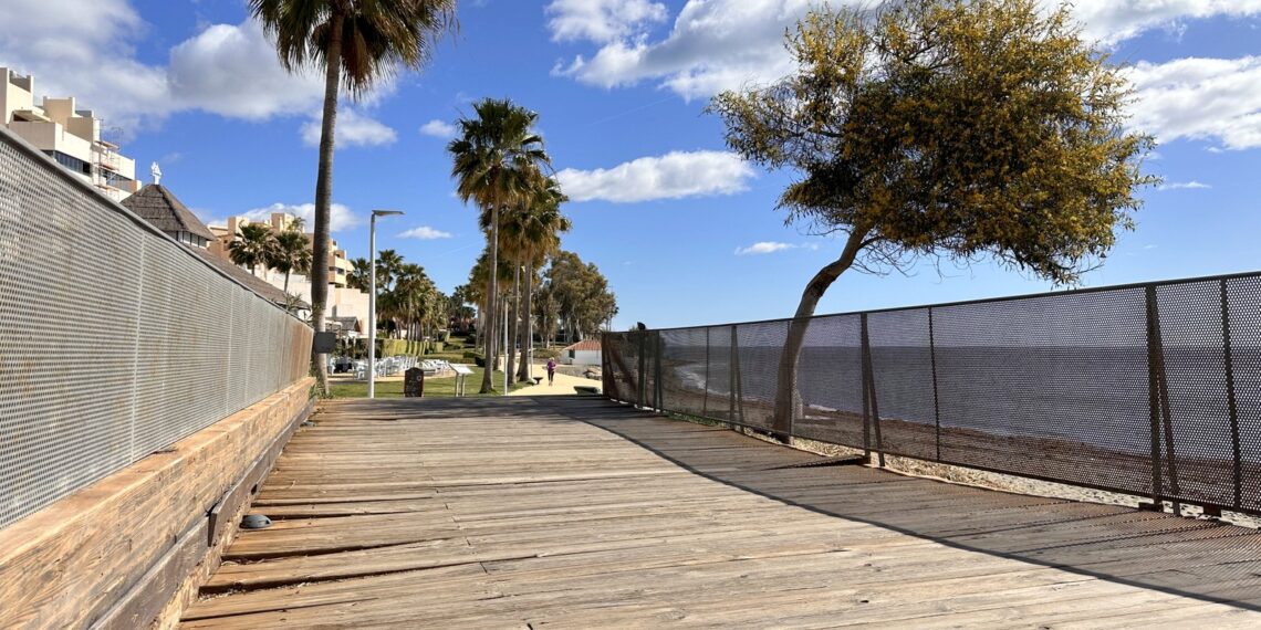 Estepona sustituirá esta semana el puente de Bahía La Plata por otro más moderno e integrado en el corredor litoral