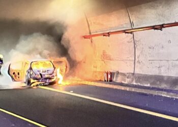 Cerrado al tráfico el túnel de la AP-7 por el incendio de un vehículo